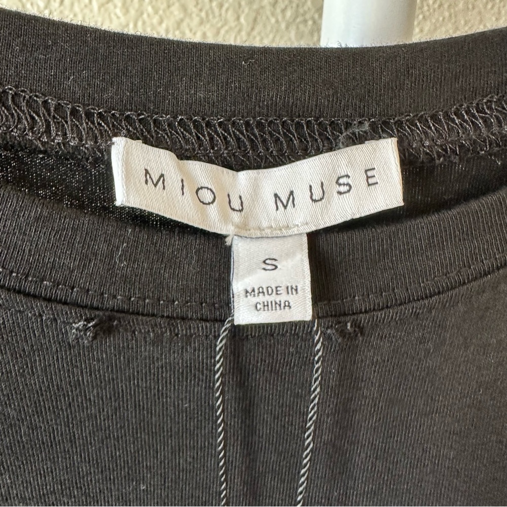Black Miou Muse hey there Delilah black crop tee size small NWT - Picture 2 of 4
